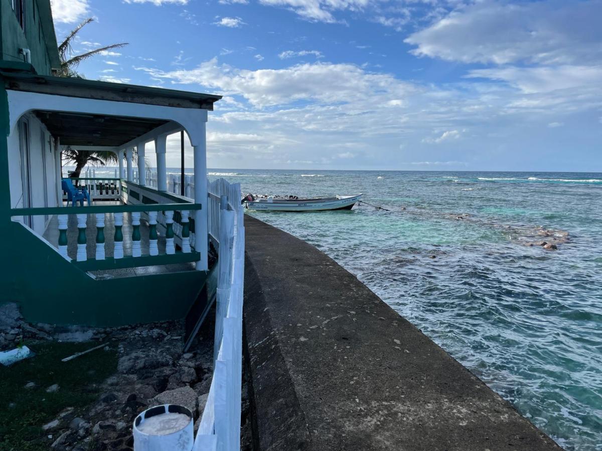 The Wave Hostel Corn Island Brig Bay Exterior photo