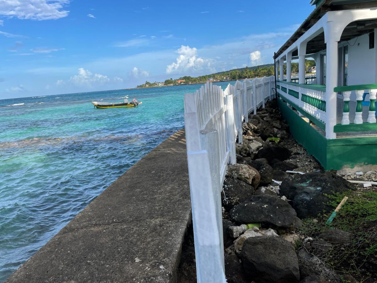 The Wave Hostel Corn Island Brig Bay Exterior photo