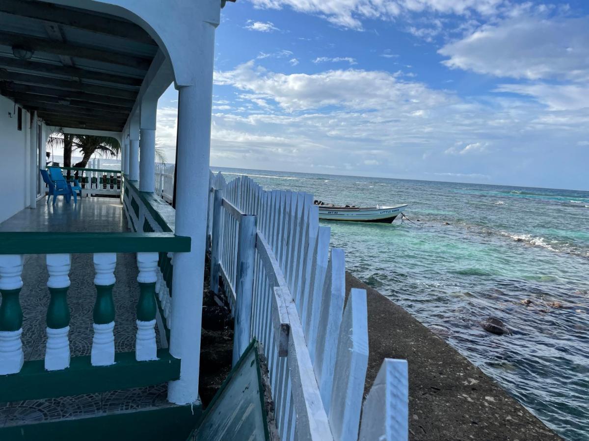 The Wave Hostel Corn Island Brig Bay Exterior photo